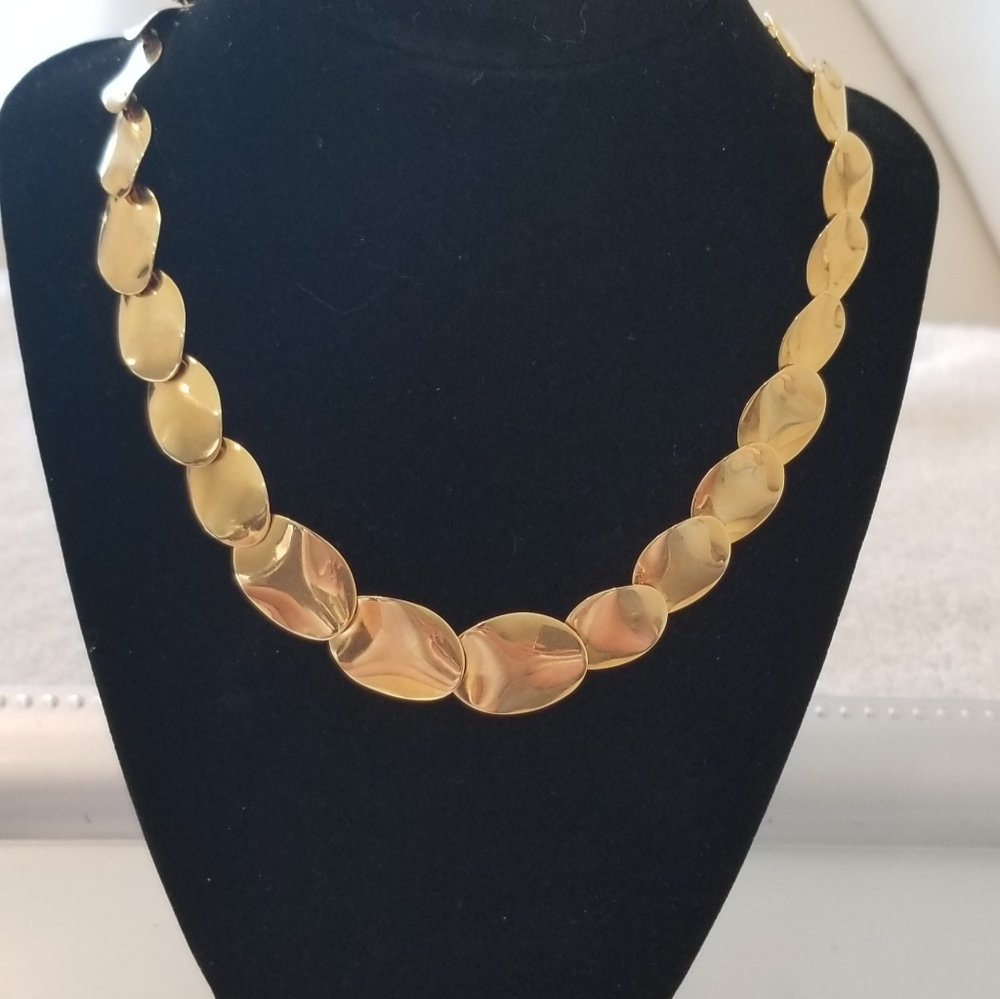 Avon Vintage Shimmering Gold Oval Necklace About 19" Long